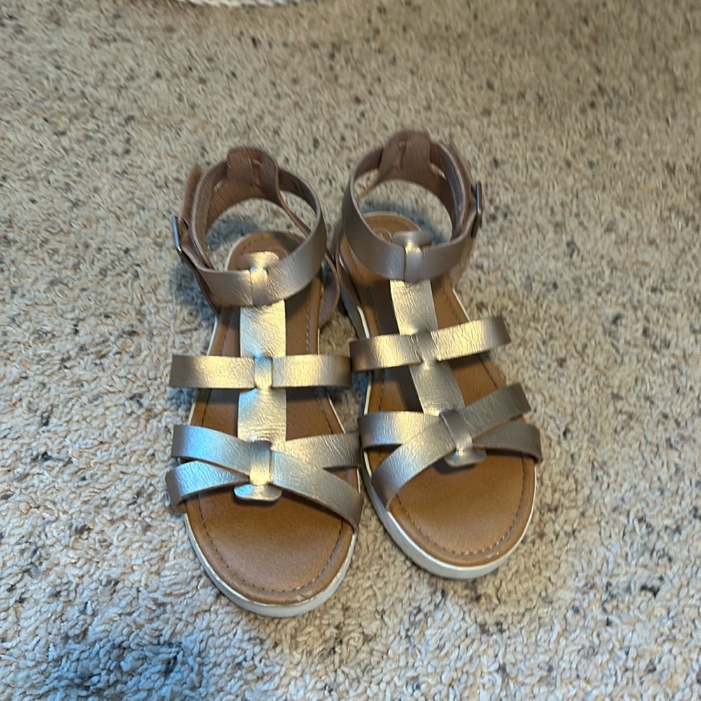 Girls, metallic cat and Jack sandal size 3